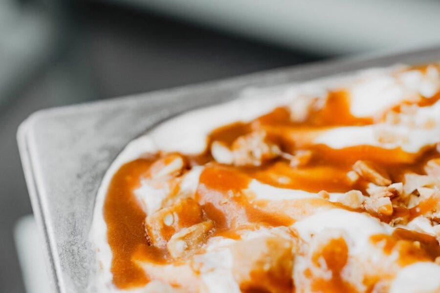 découvrez l'univers délicieux du caramel ! apprenez à préparer ce dulce exquis, ses variantes, et comment l'intégrer dans vos recettes préférées. qu'il soit coulant, dur ou en sauce, le caramel saura ravir vos papilles et celles de vos convives. laissez-vous séduire par ses saveurs riches et sa texture irrésistible.