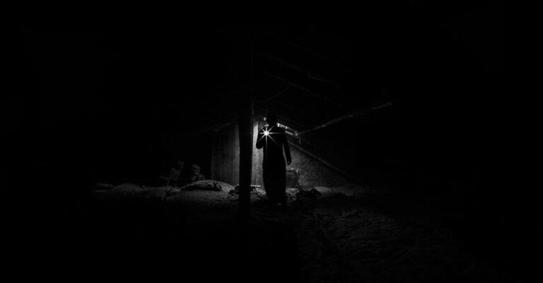 découvrez l'univers fascinant des fantômes : histoires de rencontres spectrales, croyances populaires et légendes qui hantent notre imaginaire. plongez dans le mystère et le paranormal !