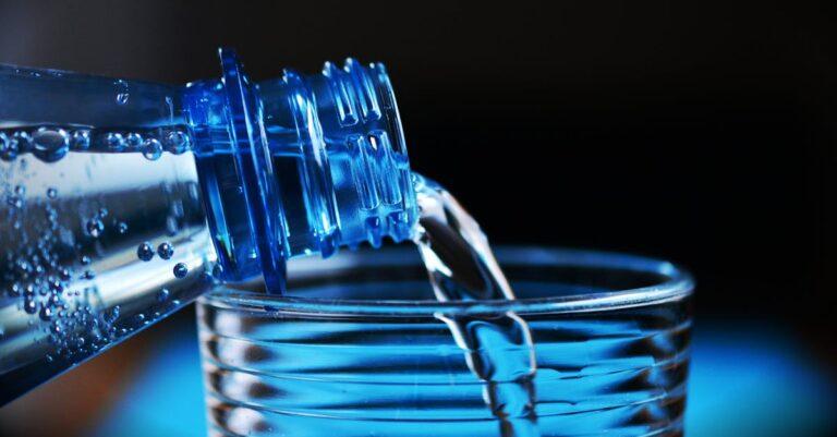 découvrez l'importance de l'hydratation pour votre santé et votre bien-être. apprenez des astuces pratiques pour rester hydraté tout au long de la journée et profitez des bienfaits d'un corps bien nourri en eau.