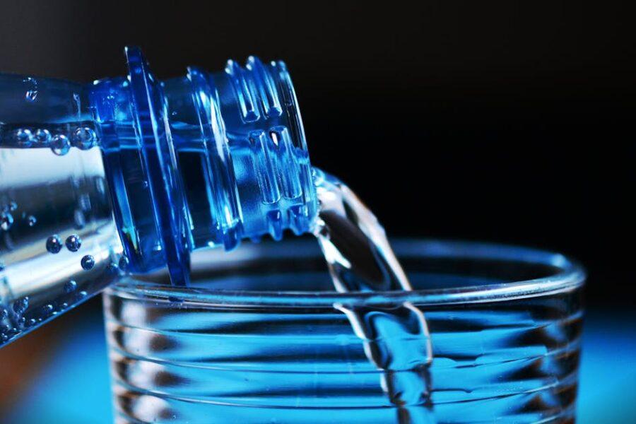 découvrez l'importance de l'hydratation pour votre santé et votre bien-être. apprenez des astuces pratiques pour rester hydraté tout au long de la journée et profitez des bienfaits d'un corps bien nourri en eau.