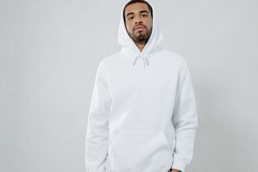 découvrez notre collection de menswear alliant style contemporain et confort. des vêtements soigneusement sélectionnés pour répondre aux attentes des hommes modernes, qu'il s'agisse de tenues décontractées ou élégantes. mettez à jour votre garde-robe avec des pièces incontournables et tendances qui reflètent votre personnalité.